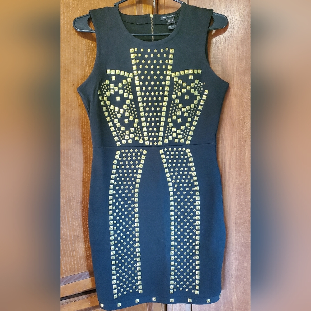 NWOT - Flattering & comfortable! Size SMALL